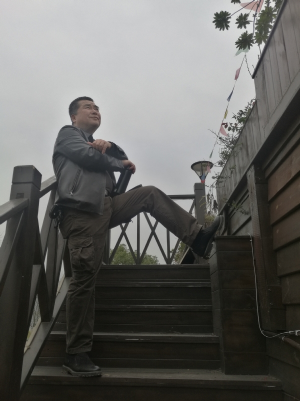 孤单背影的第一张照片--绍兴相亲服务中心