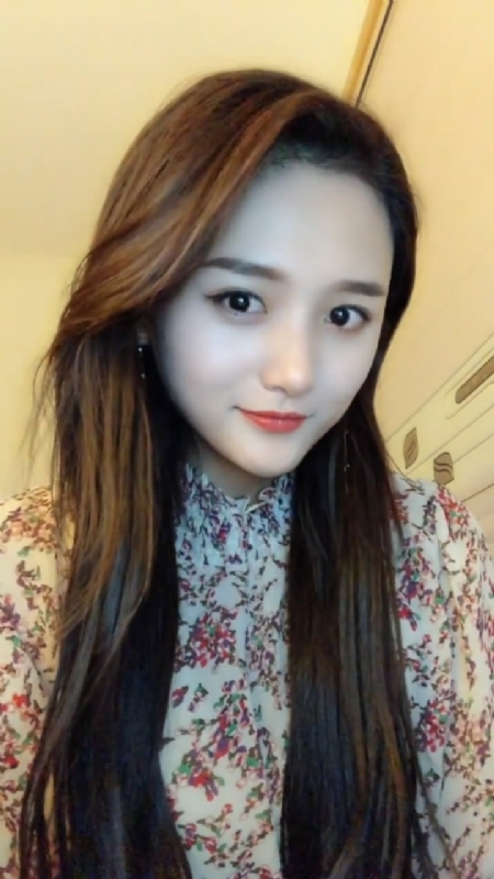 淡然一笑的第一张照片--绍兴相亲服务中心