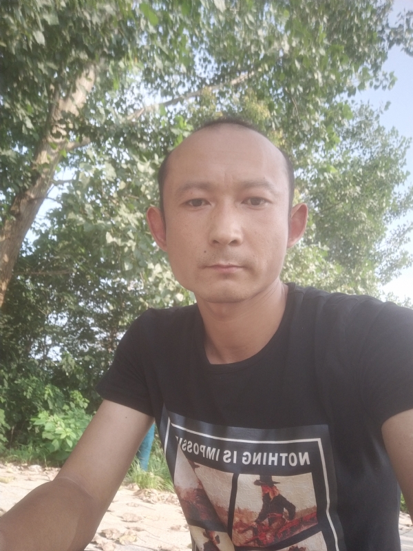 80大叔的第二张照片--绍兴相亲服务中心