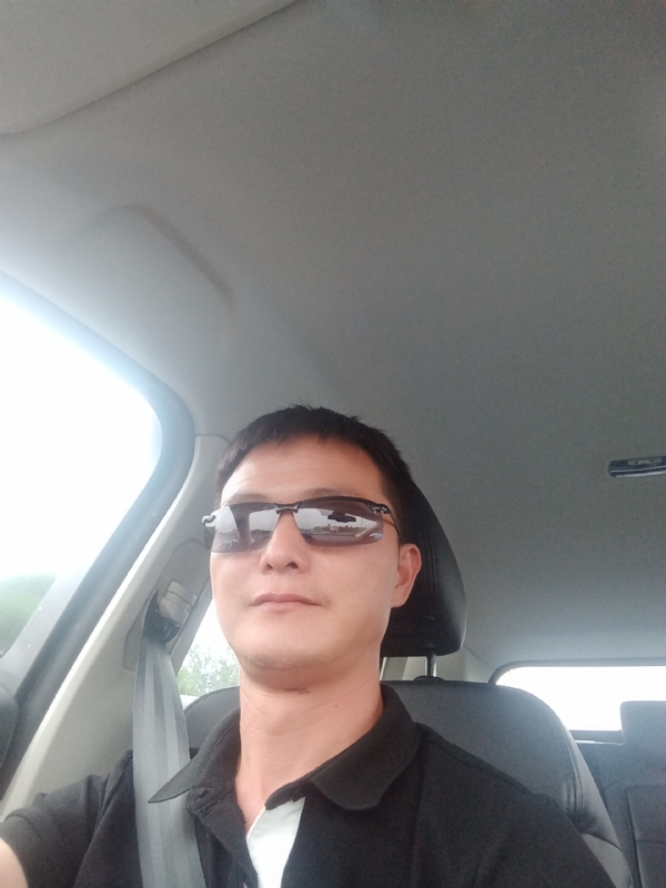 孤独的男人的第一张照片--绍兴相亲服务中心