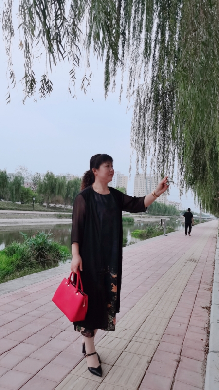 周本玲的第一张照片--绍兴相亲服务中心