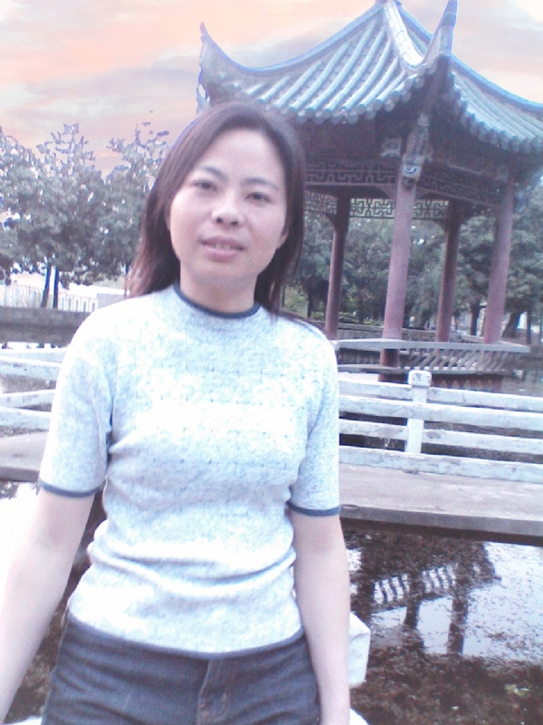 小草的第三张照片--绍兴相亲服务中心