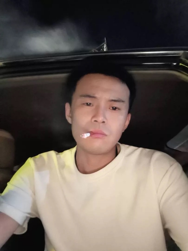 爱睡觉的土拨鼠的第一张照片--绍兴相亲服务中心
