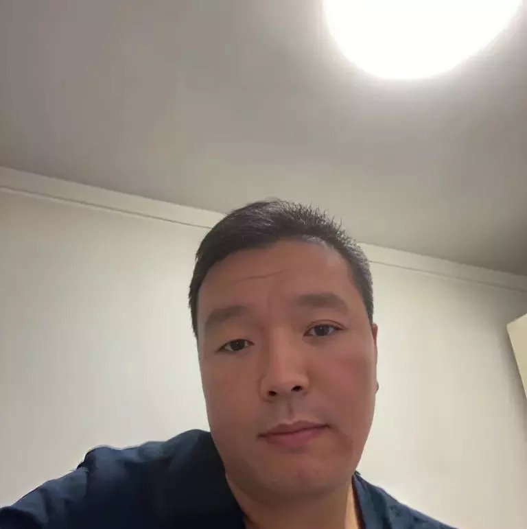穿唐装的松鼠的第一张照片--绍兴相亲服务中心
