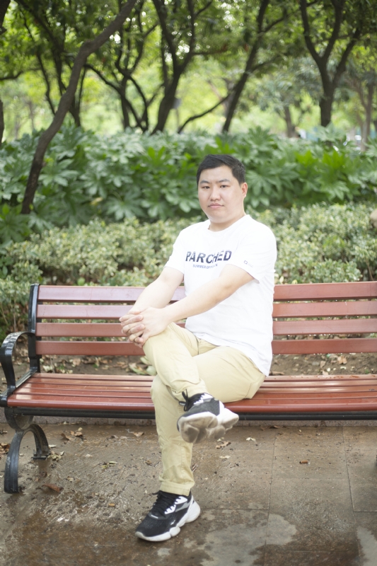 抱着鱼睡觉的猫的第一张照片--绍兴相亲服务中心