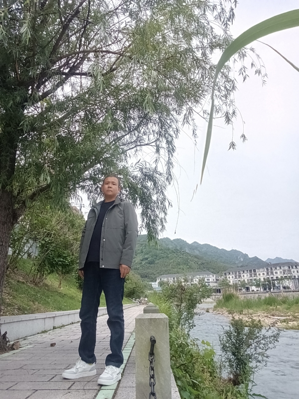 飞雪飘零的第一张照片--绍兴相亲服务中心