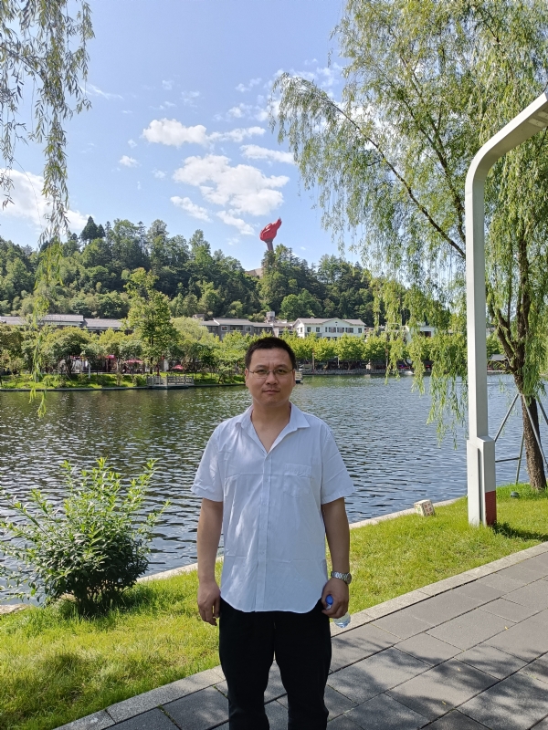 风雨相伴的第一张照片--绍兴相亲服务中心