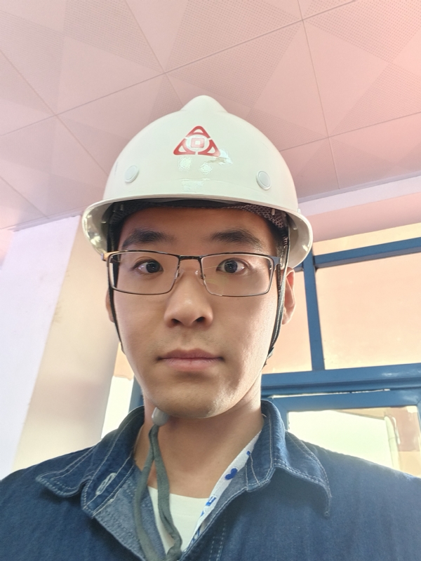 何鹏宇的第二张照片--绍兴相亲服务中心