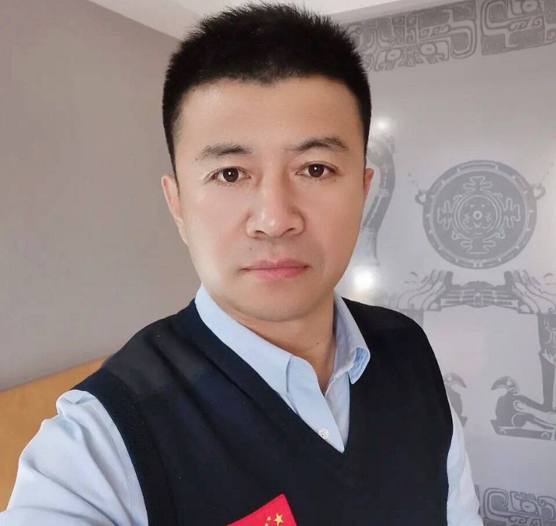 生在红旗下的第一张照片--绍兴相亲服务中心