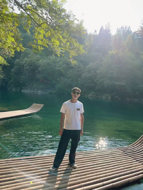 林言的第三张照片--绍兴相亲服务中心