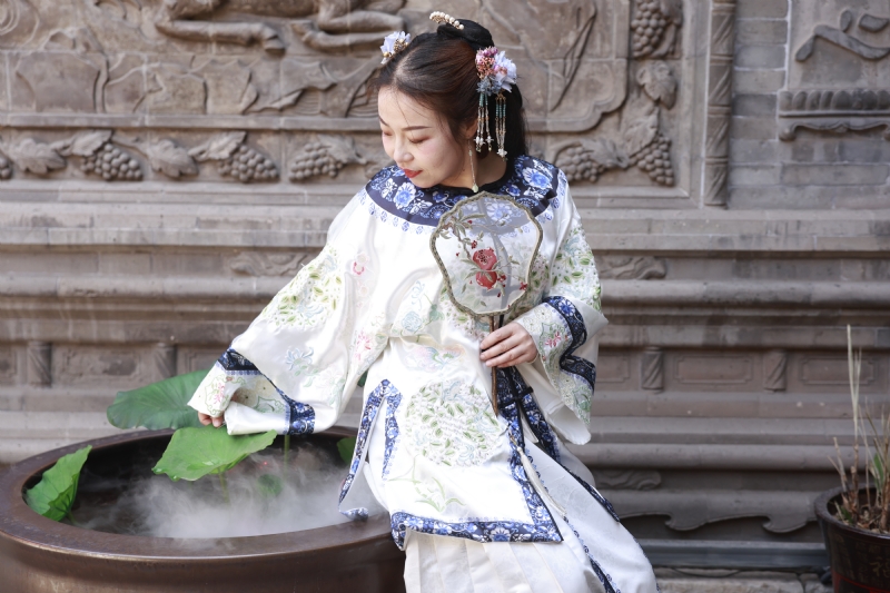 认真的雪的第一张照片--绍兴相亲服务中心